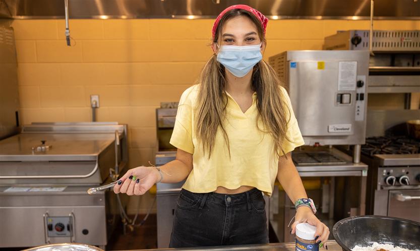 Culinary students bake pumpkin bread